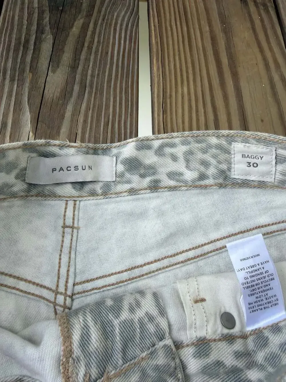 Pacsun Baggy Shorts Size 30 Grey Leopard Print Denim